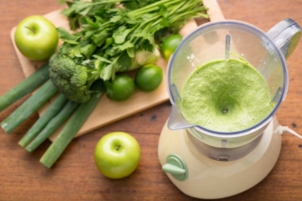 préparation d'une soupe au poireaux au blender chauffant